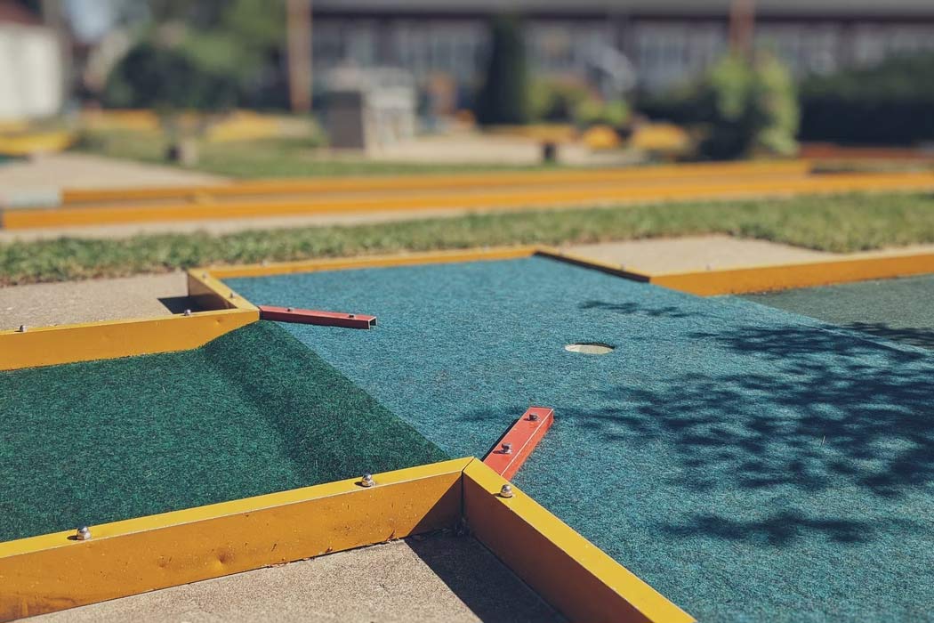 mini-golf-team-building